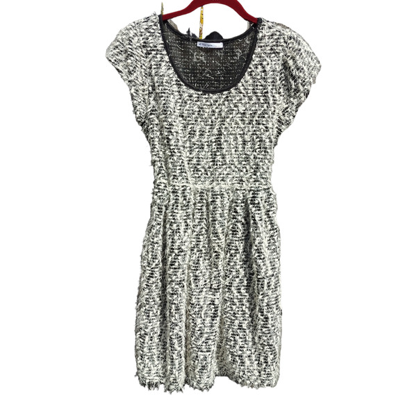 of New York Dresses & Skirts - Mini Dress Eyelash Textured Black & White Hidden Pockets sweater Elastic Waist